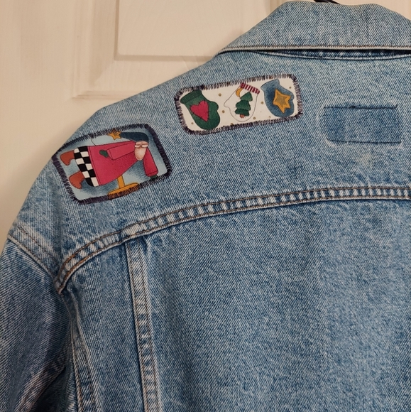 Vintage Levi Strauss and Co Christmas Patch Denim Jean Jacket - Picture 6 of 7